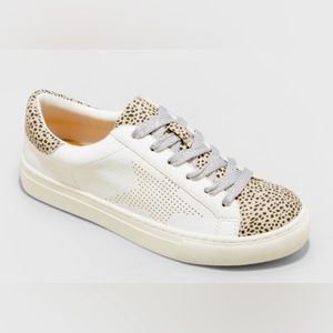 COPY - Universal Thread Cadey Sneakers Size 8